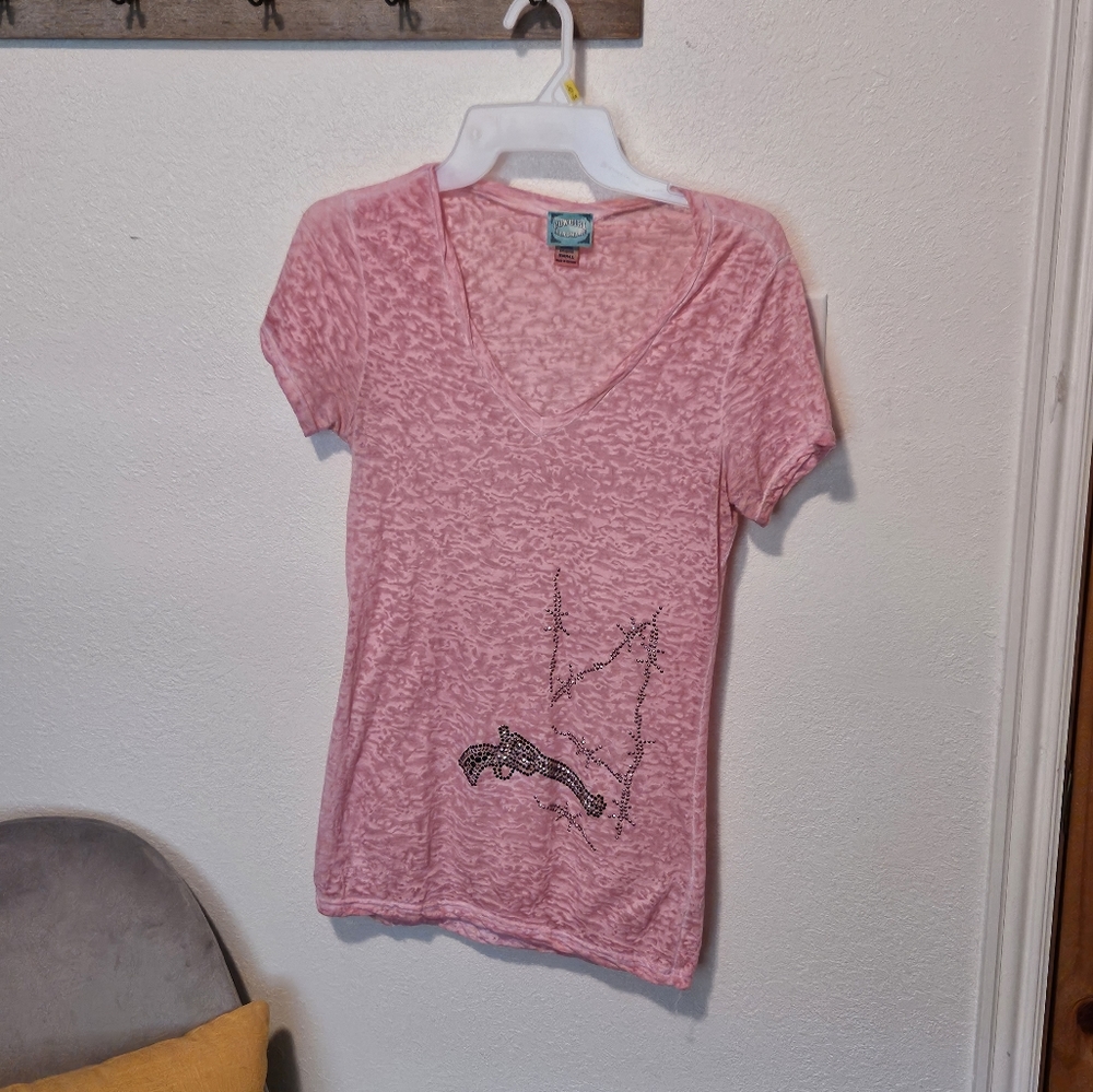 Cowgirl Hardware Fashion T-shirt with Rhinestone Embellishments. Pink. Size S.